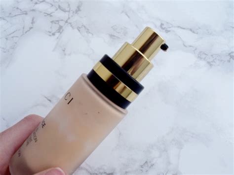 Gucci Face Lustrous Glow Foundation 040 Review